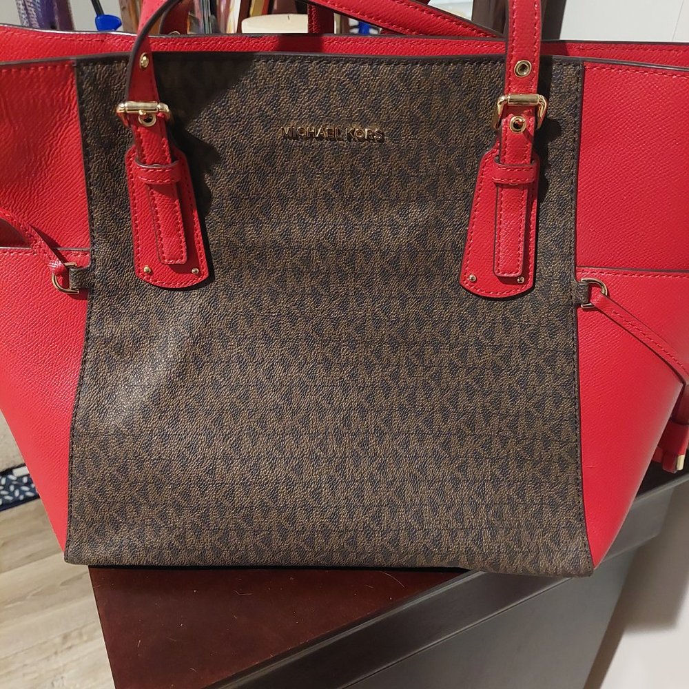 Michael Khors LG Red Shoulder Bag